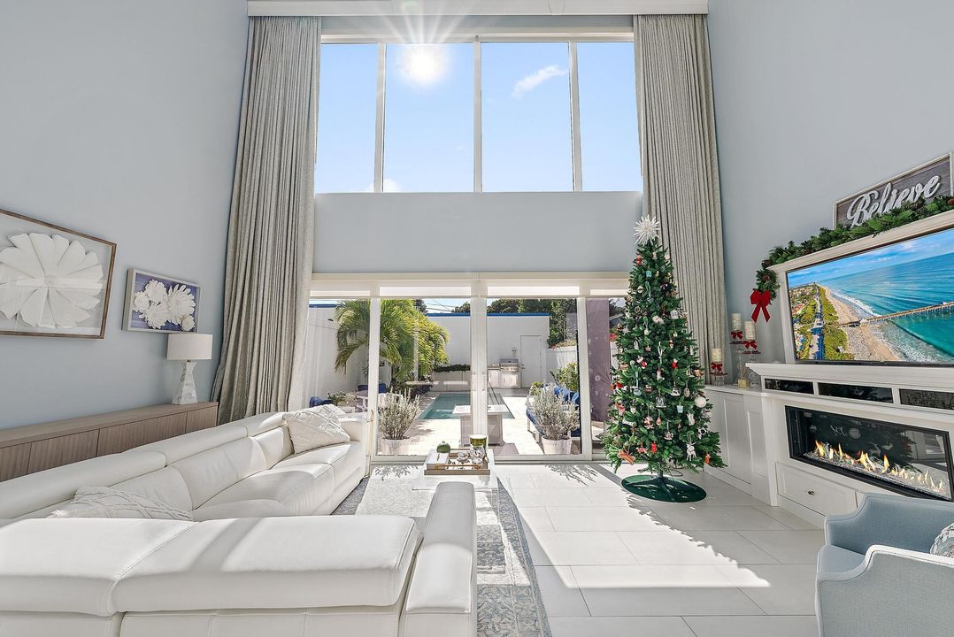 For Sale: $2,100,000 (3 beds, 3 baths, 2401 Square Feet)