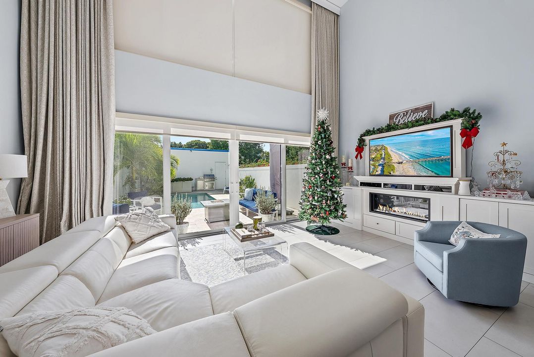 For Sale: $2,100,000 (3 beds, 3 baths, 2401 Square Feet)