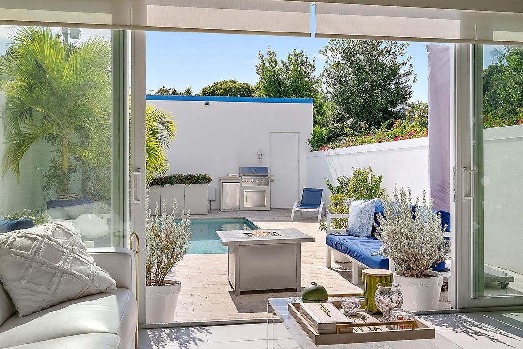 For Sale: $2,100,000 (3 beds, 3 baths, 2401 Square Feet)