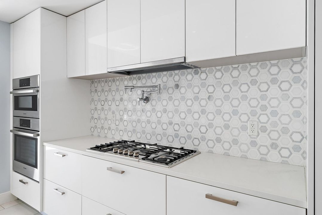 For Sale: $2,100,000 (3 beds, 3 baths, 2401 Square Feet)