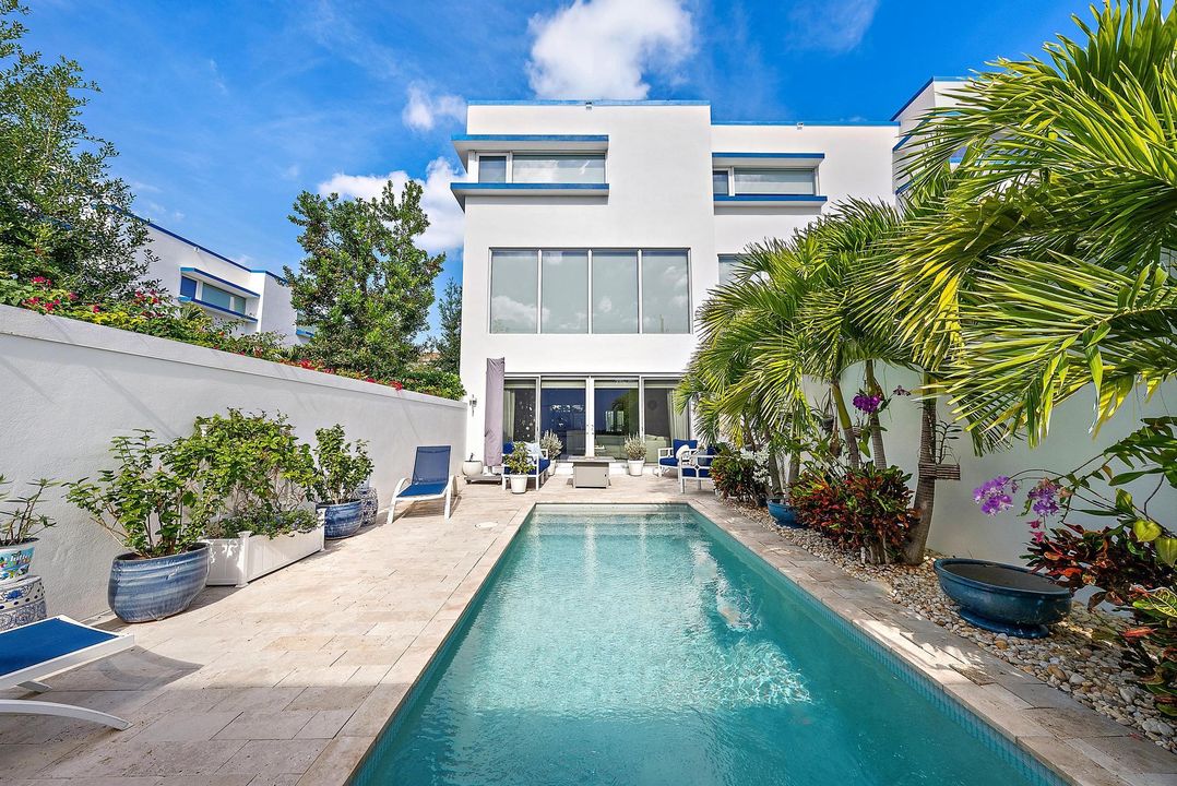 For Sale: $2,100,000 (3 beds, 3 baths, 2401 Square Feet)