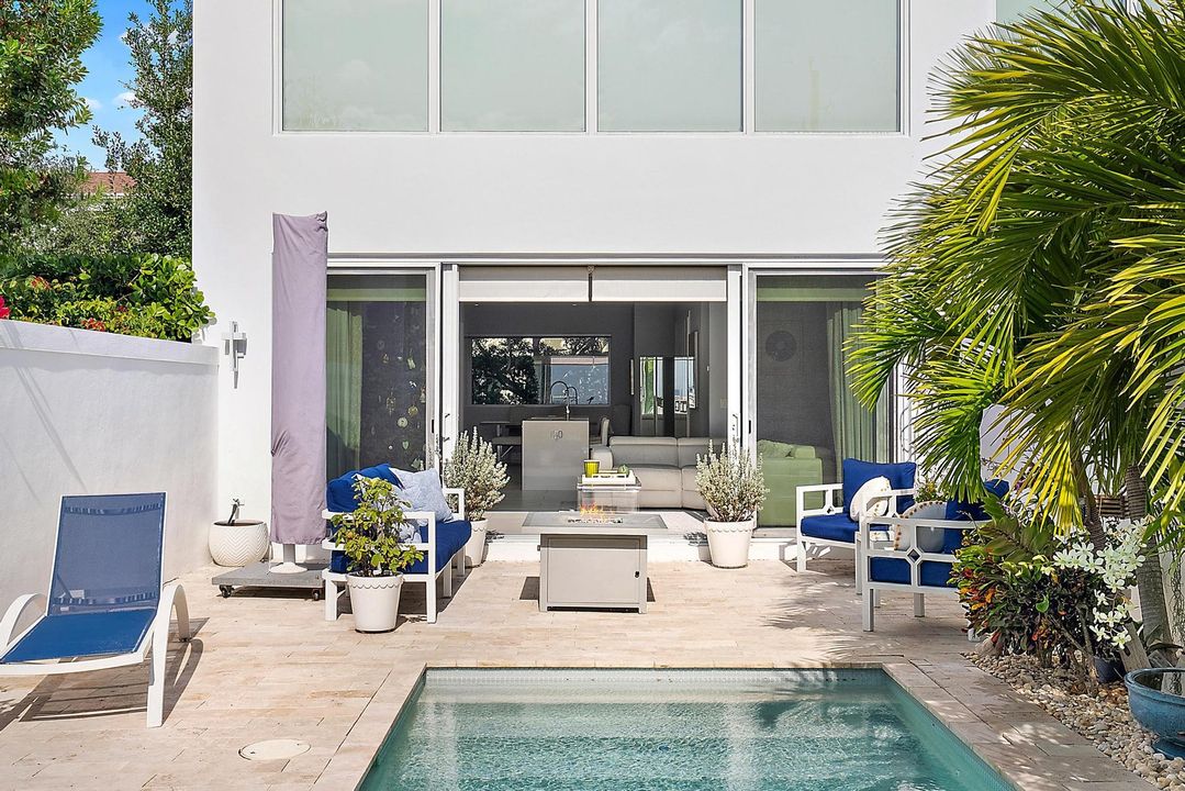 For Sale: $2,100,000 (3 beds, 3 baths, 2401 Square Feet)