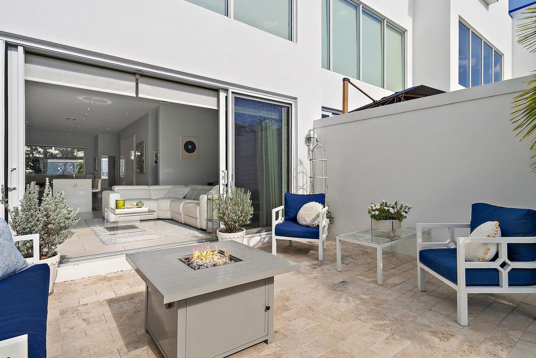 For Sale: $2,100,000 (3 beds, 3 baths, 2401 Square Feet)