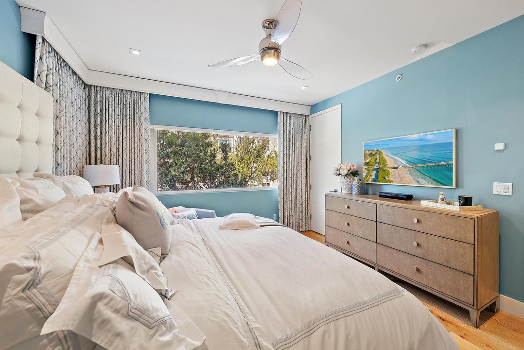 For Sale: $2,100,000 (3 beds, 3 baths, 2401 Square Feet)