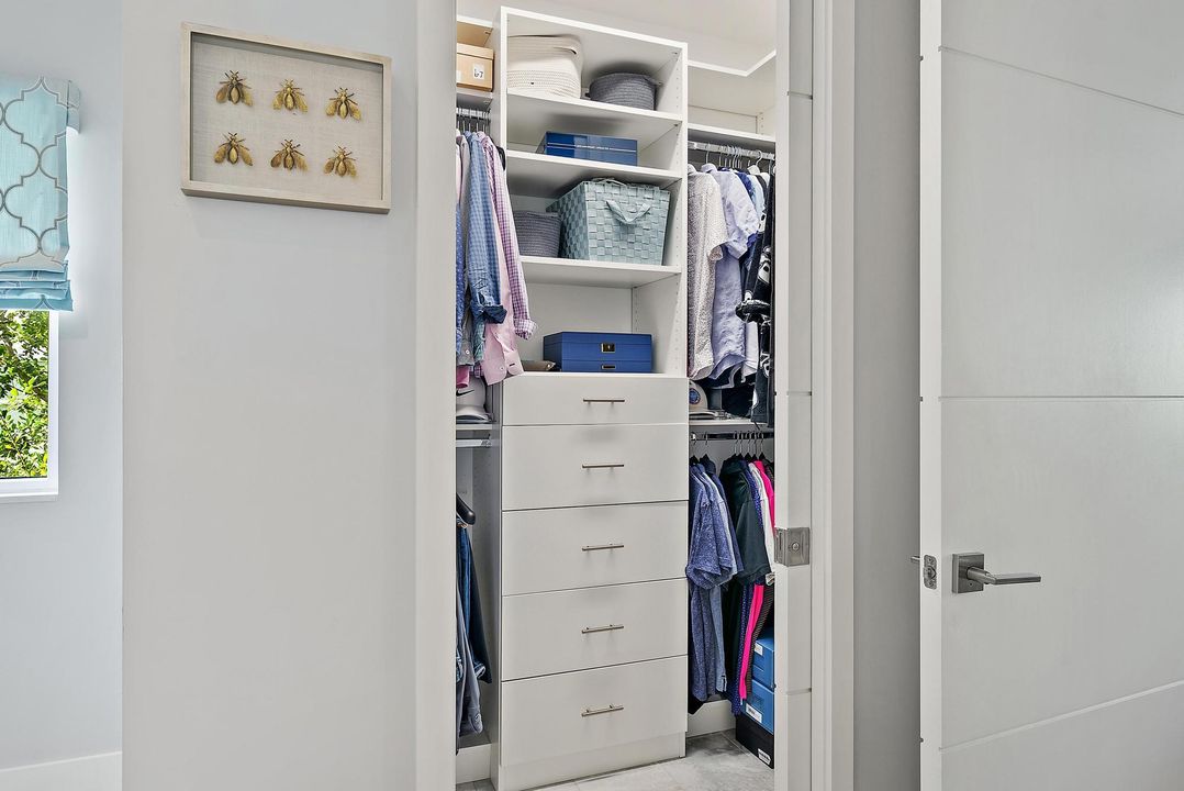 For Sale: $2,100,000 (3 beds, 3 baths, 2401 Square Feet)