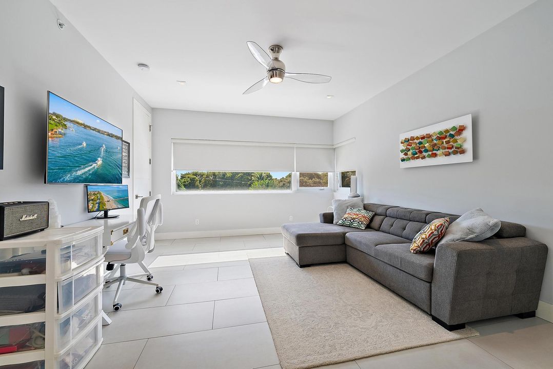 For Sale: $2,100,000 (3 beds, 3 baths, 2401 Square Feet)