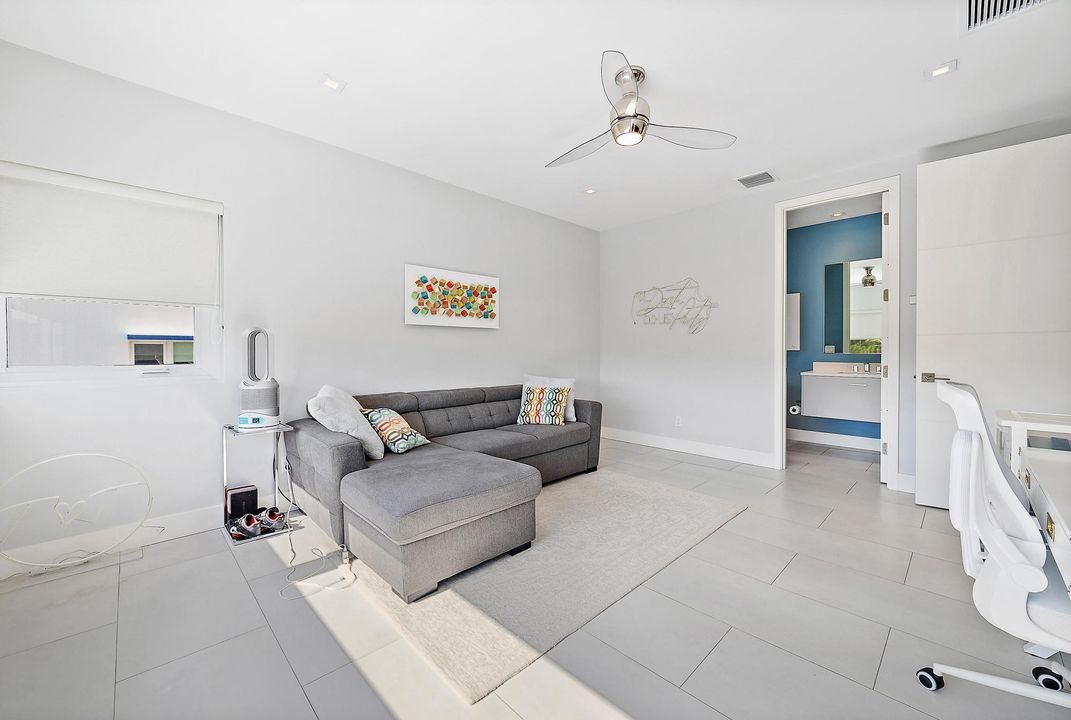 For Sale: $2,100,000 (3 beds, 3 baths, 2401 Square Feet)