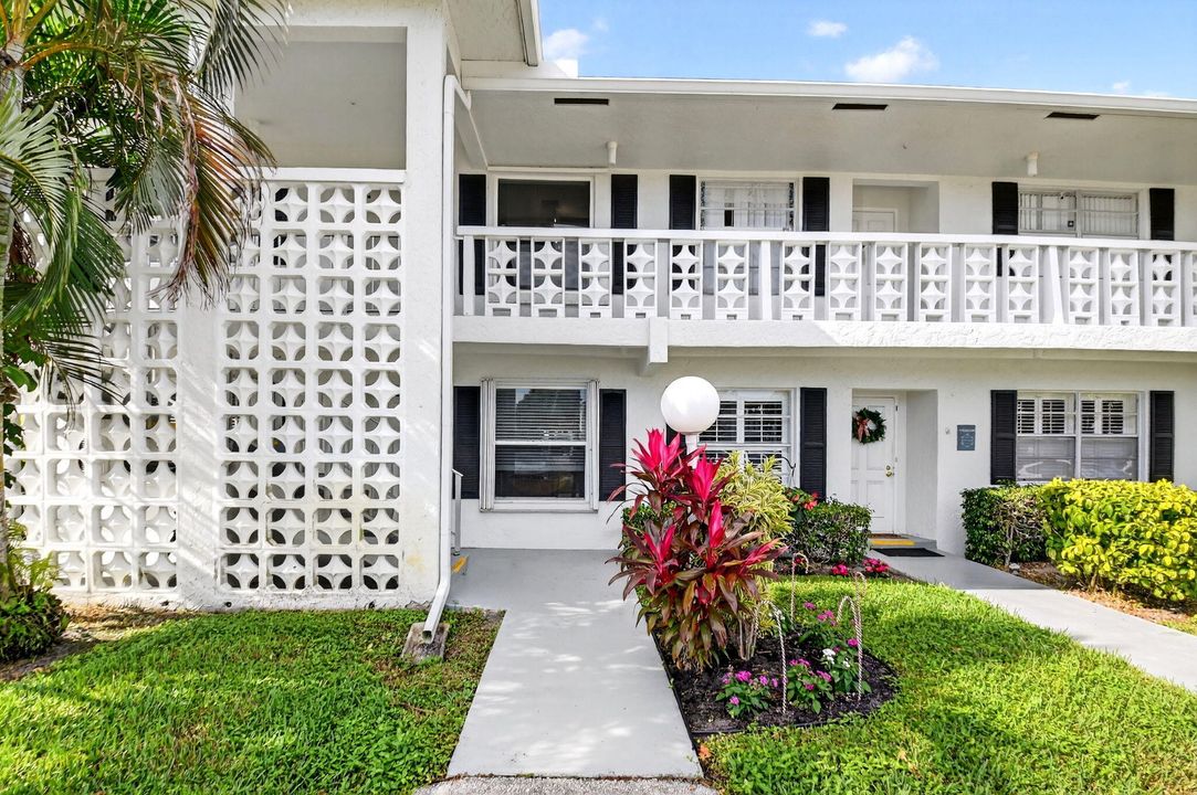 На продажу: $250,000 (2 спален, 2 ванн, 1084 Квадратных фут)