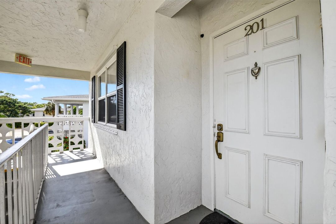 На продажу: $250,000 (2 спален, 2 ванн, 1084 Квадратных фут)