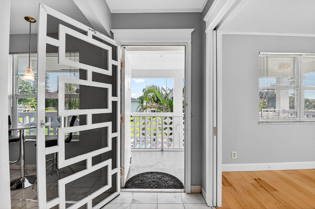 На продажу: $250,000 (2 спален, 2 ванн, 1084 Квадратных фут)