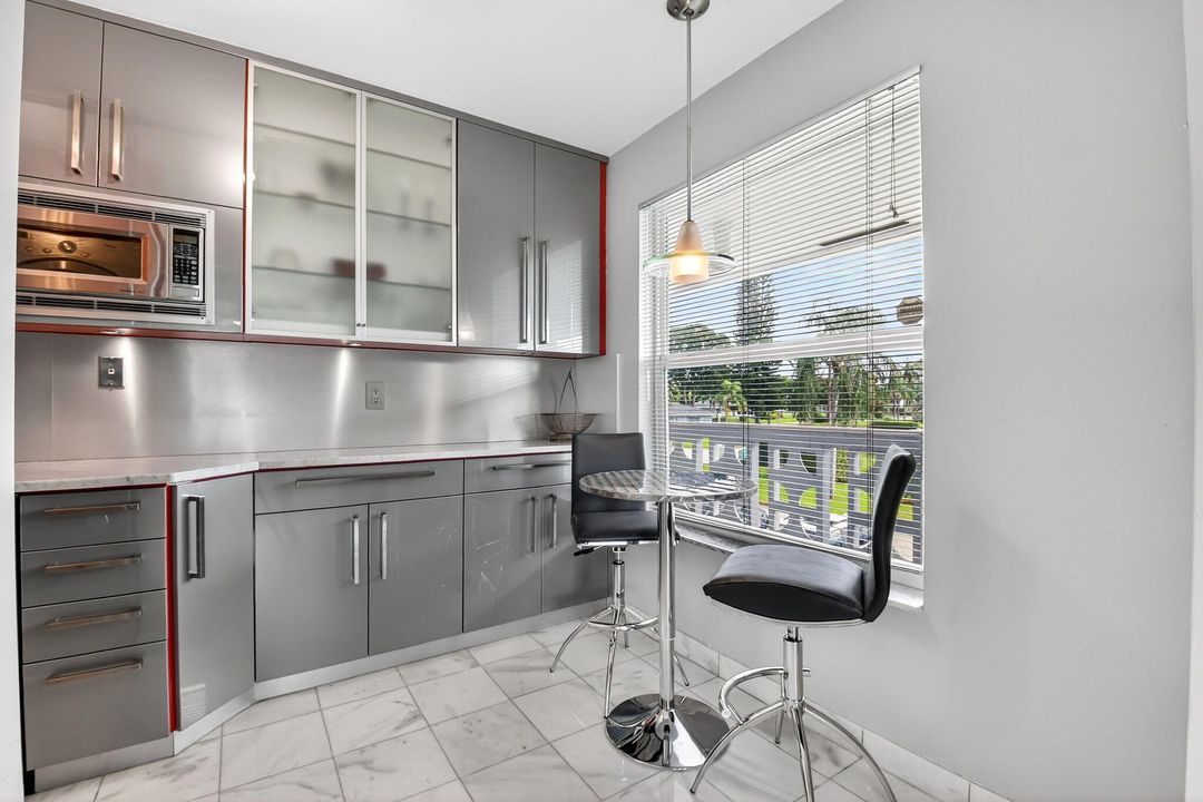 На продажу: $250,000 (2 спален, 2 ванн, 1084 Квадратных фут)