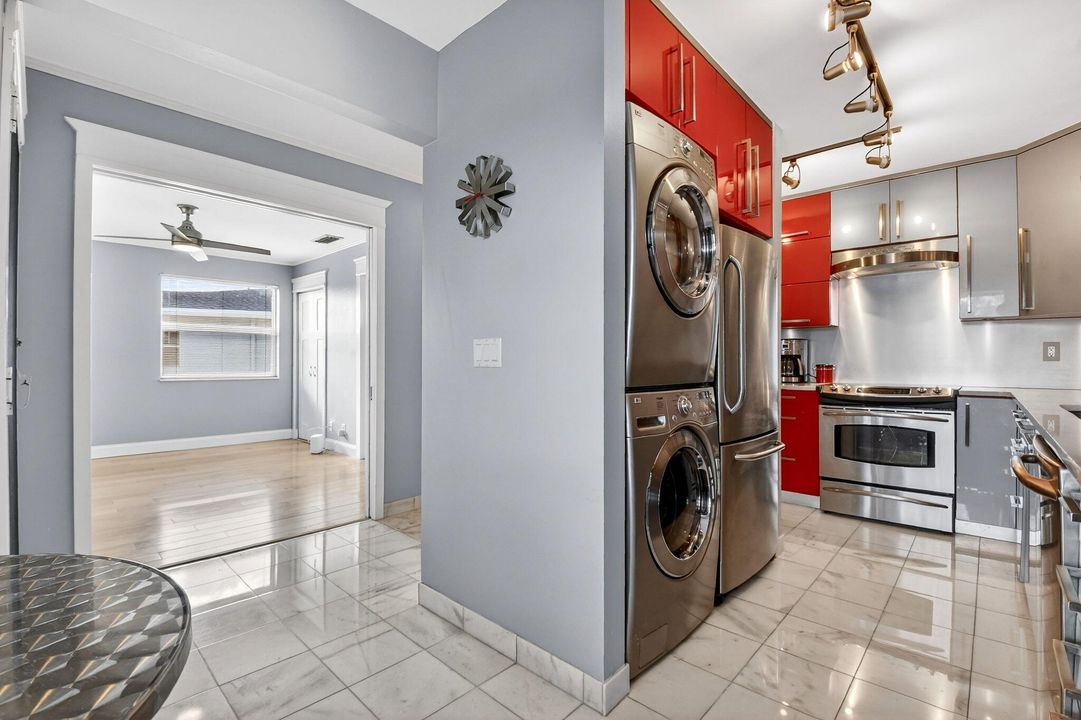 На продажу: $250,000 (2 спален, 2 ванн, 1084 Квадратных фут)