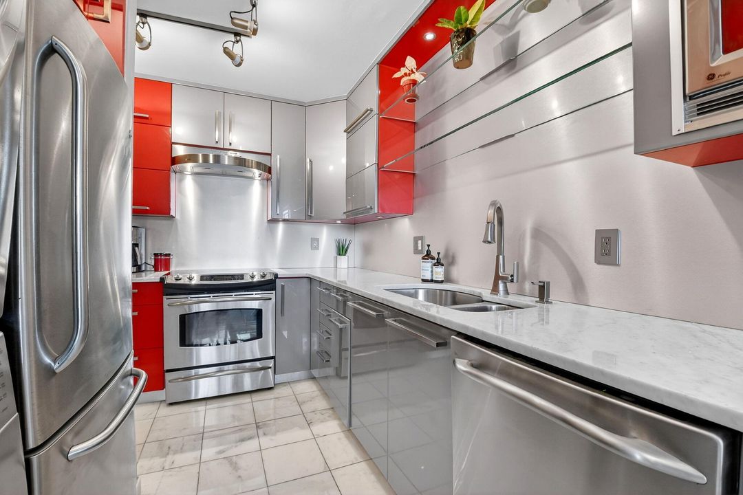 На продажу: $250,000 (2 спален, 2 ванн, 1084 Квадратных фут)