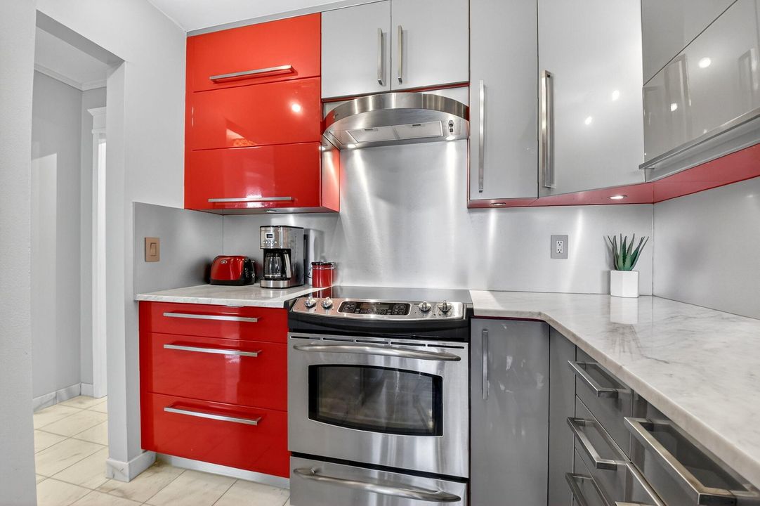 На продажу: $250,000 (2 спален, 2 ванн, 1084 Квадратных фут)