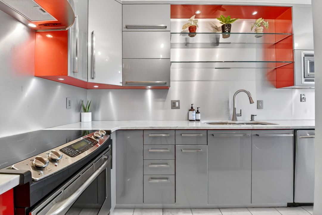 На продажу: $250,000 (2 спален, 2 ванн, 1084 Квадратных фут)