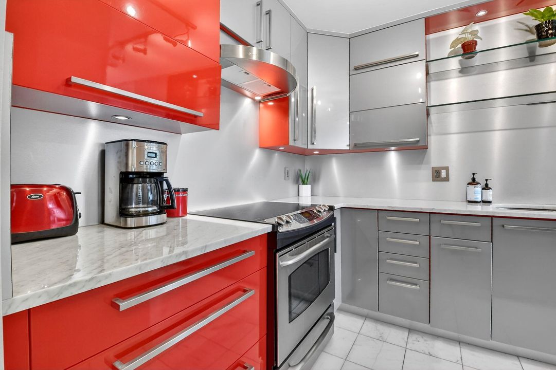 На продажу: $250,000 (2 спален, 2 ванн, 1084 Квадратных фут)