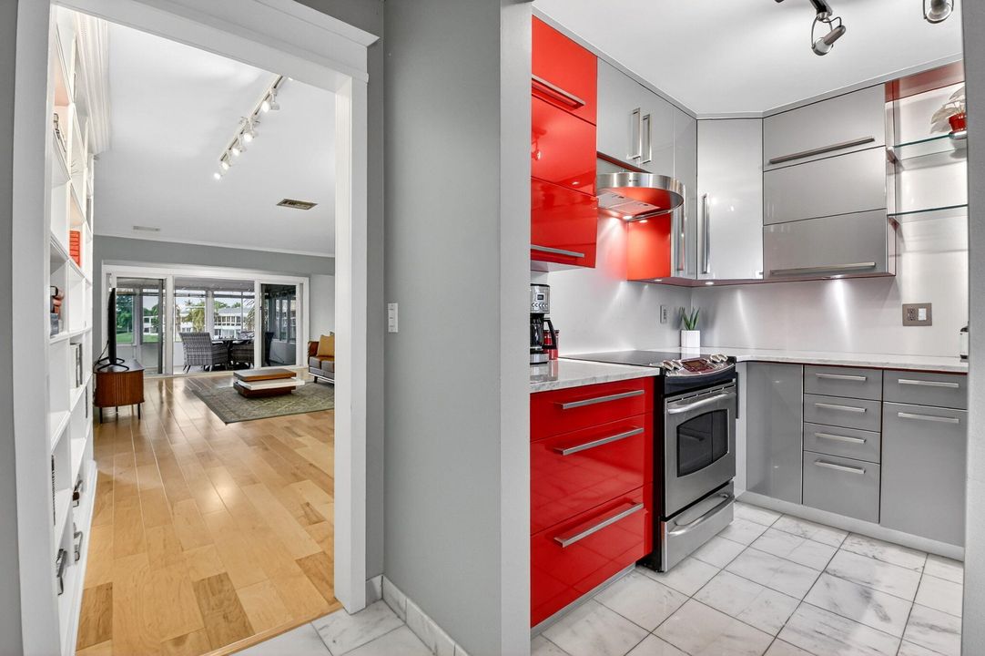 На продажу: $250,000 (2 спален, 2 ванн, 1084 Квадратных фут)