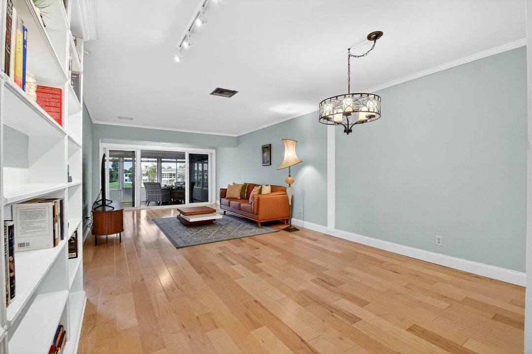 На продажу: $250,000 (2 спален, 2 ванн, 1084 Квадратных фут)