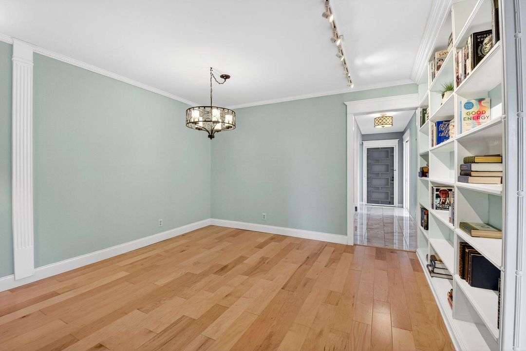 На продажу: $250,000 (2 спален, 2 ванн, 1084 Квадратных фут)