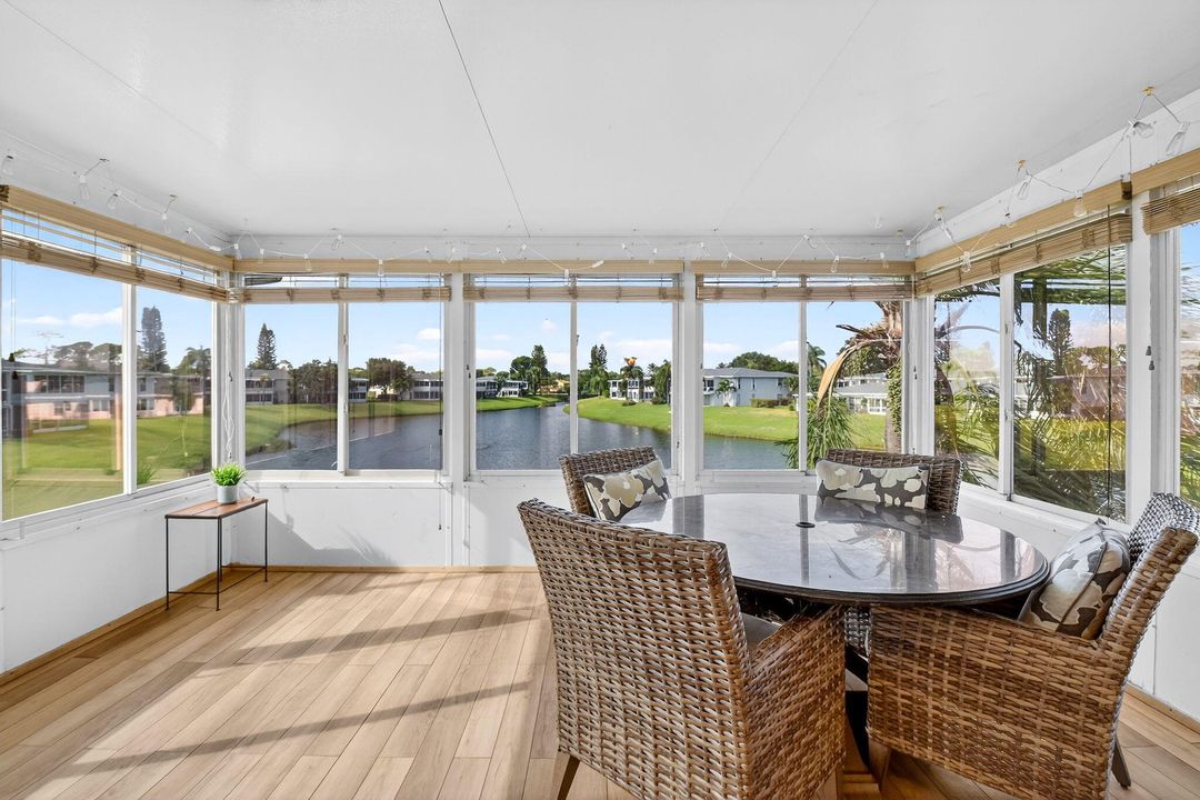 На продажу: $250,000 (2 спален, 2 ванн, 1084 Квадратных фут)