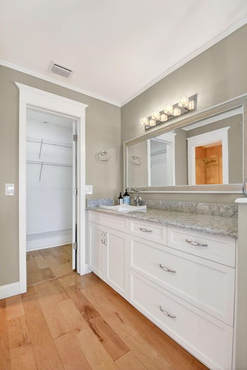 На продажу: $250,000 (2 спален, 2 ванн, 1084 Квадратных фут)