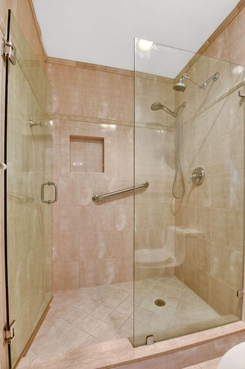 На продажу: $250,000 (2 спален, 2 ванн, 1084 Квадратных фут)