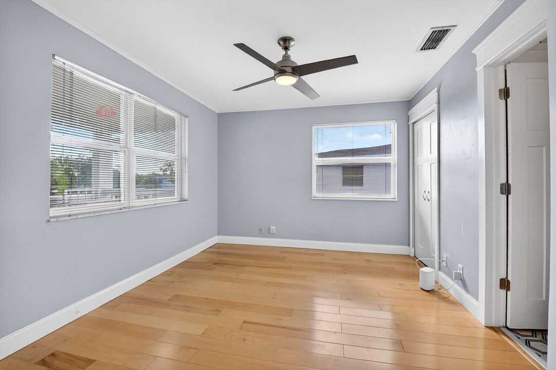 На продажу: $250,000 (2 спален, 2 ванн, 1084 Квадратных фут)