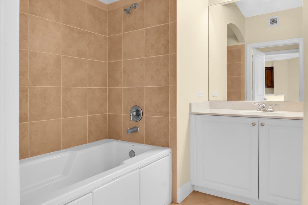 На продажу: $259,000 (2 спален, 2 ванн, 1164 Квадратных фут)