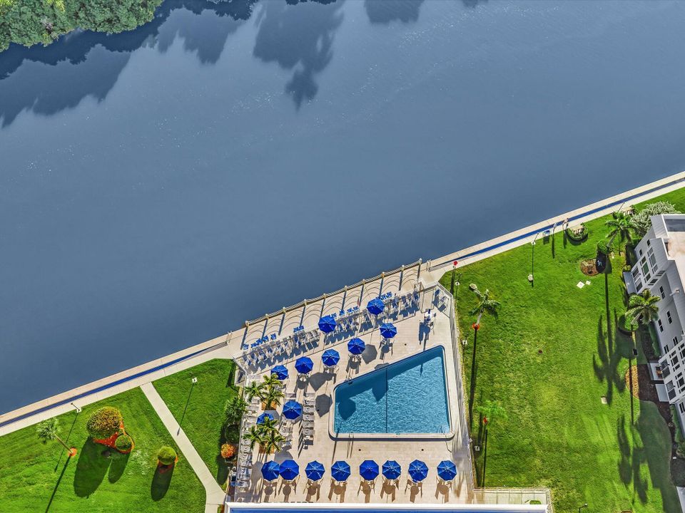 На продажу: $259,900 (2 спален, 2 ванн, 1200 Квадратных фут)