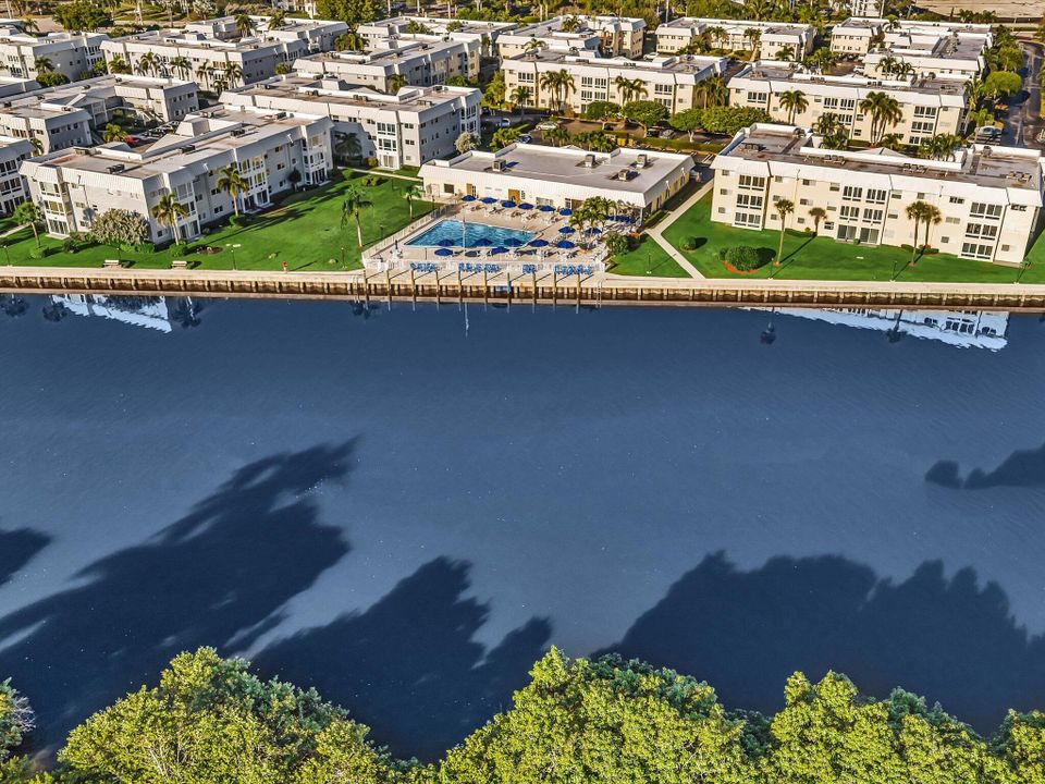 На продажу: $259,900 (2 спален, 2 ванн, 1200 Квадратных фут)