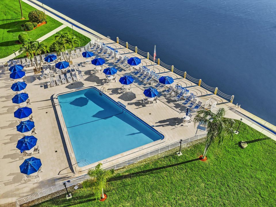 На продажу: $259,900 (2 спален, 2 ванн, 1200 Квадратных фут)