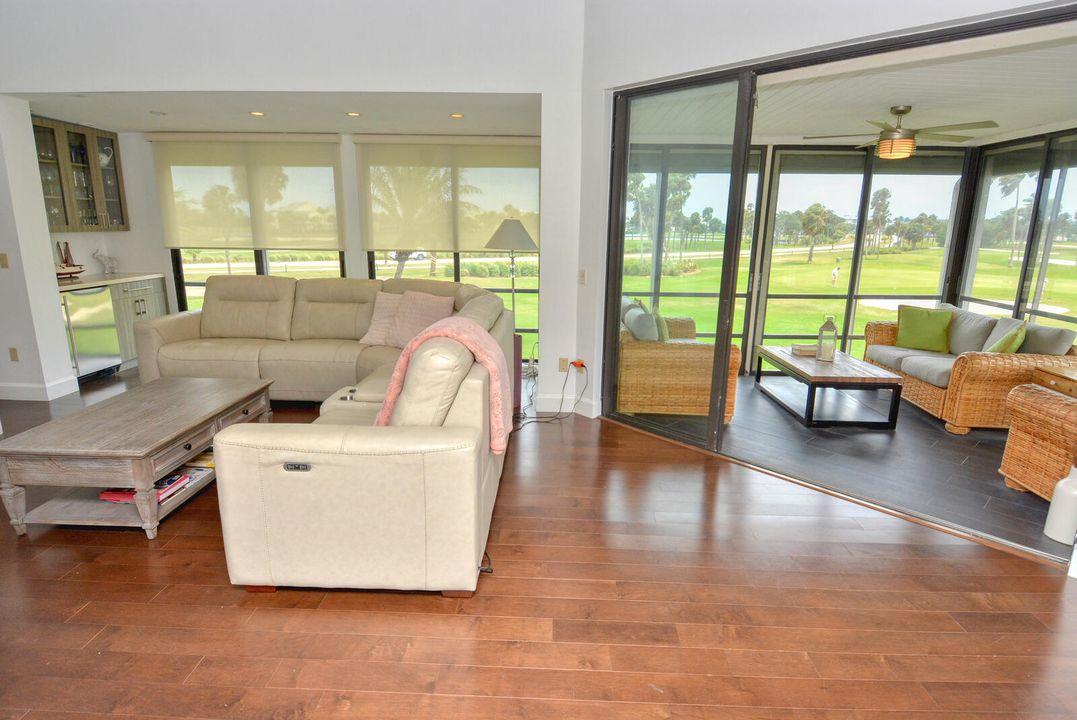 For Sale: $609,000 (3 beds, 3 baths, 1600 Square Feet)