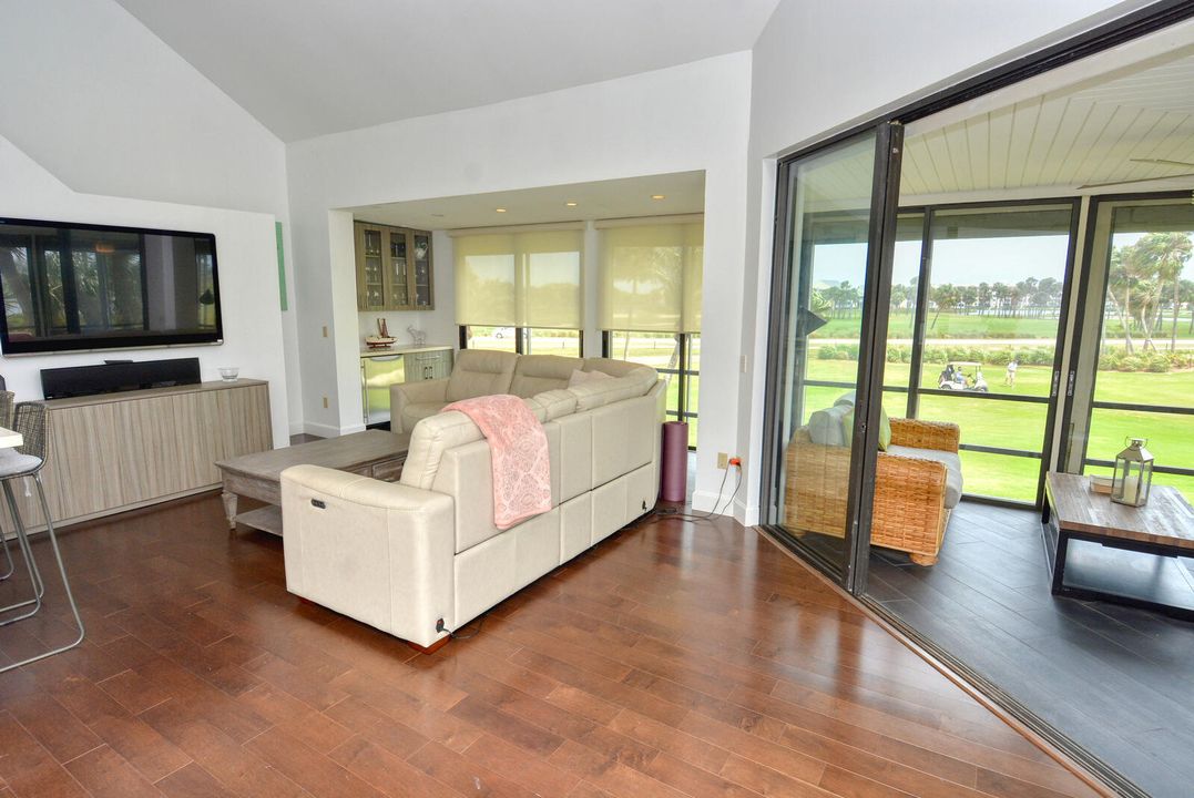 For Sale: $609,000 (3 beds, 3 baths, 1600 Square Feet)