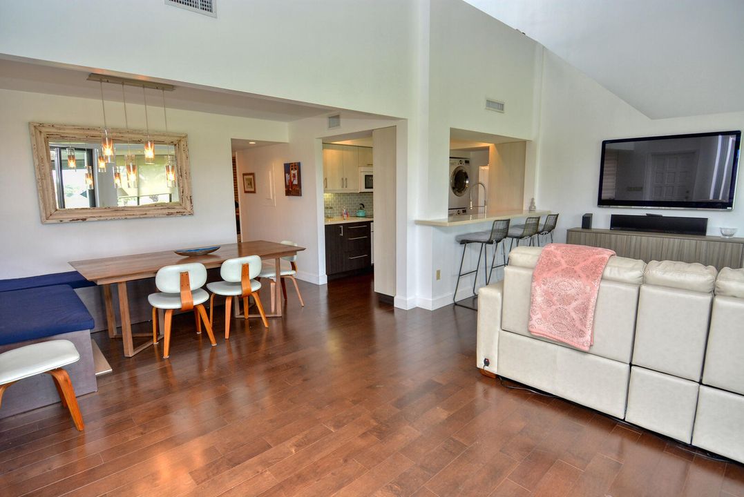 For Sale: $609,000 (3 beds, 3 baths, 1600 Square Feet)