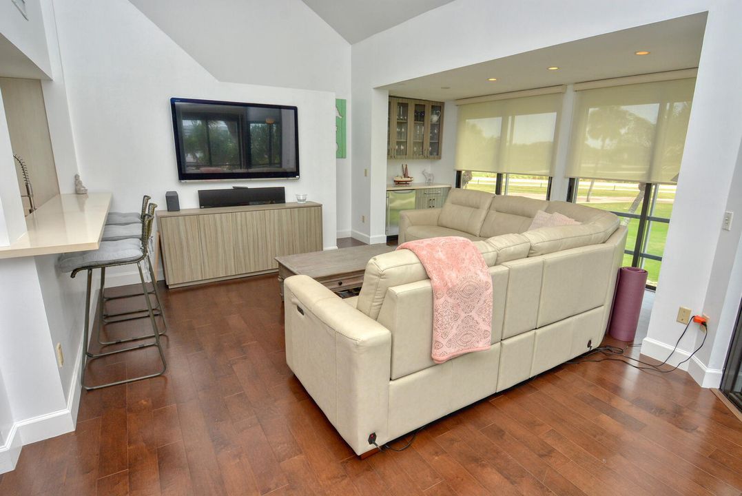 For Sale: $609,000 (3 beds, 3 baths, 1600 Square Feet)