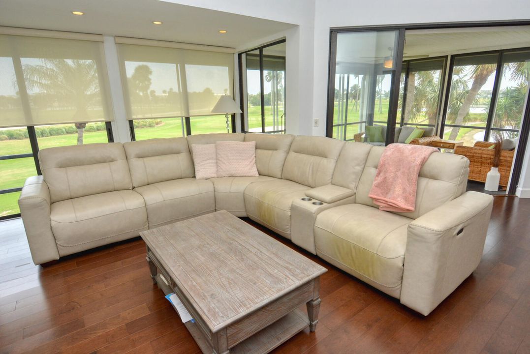 For Sale: $609,000 (3 beds, 3 baths, 1600 Square Feet)