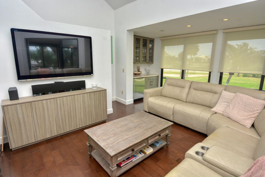 For Sale: $609,000 (3 beds, 3 baths, 1600 Square Feet)