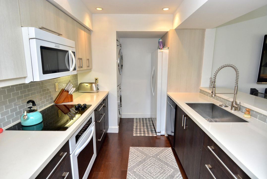 For Sale: $609,000 (3 beds, 3 baths, 1600 Square Feet)