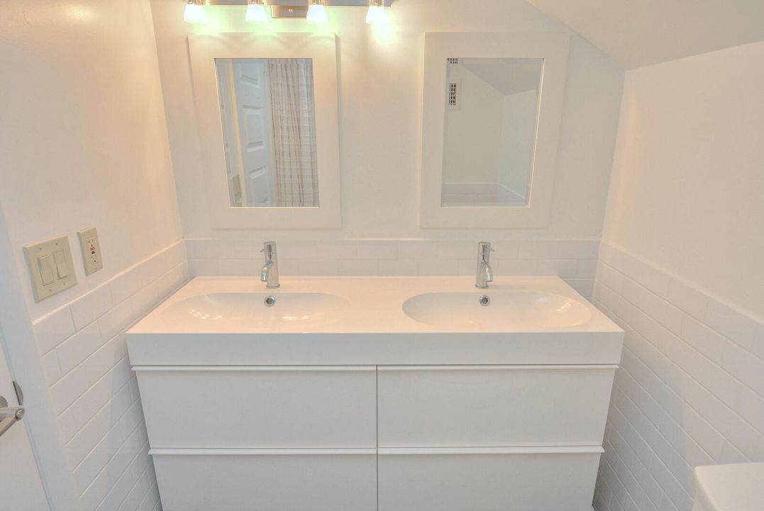 For Sale: $609,000 (3 beds, 3 baths, 1600 Square Feet)