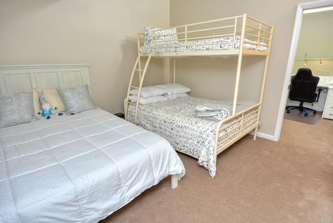 For Sale: $609,000 (3 beds, 3 baths, 1600 Square Feet)