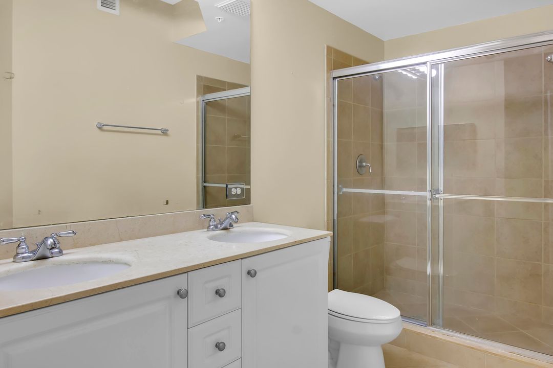 На продажу: $259,000 (2 спален, 2 ванн, 1164 Квадратных фут)