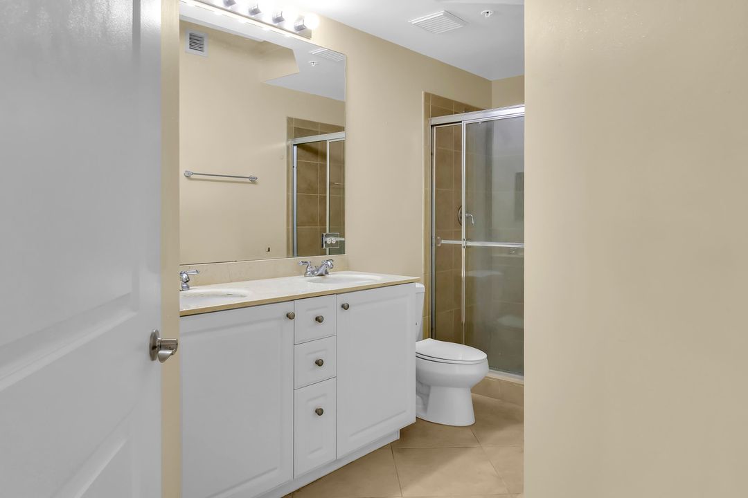 На продажу: $259,000 (2 спален, 2 ванн, 1164 Квадратных фут)