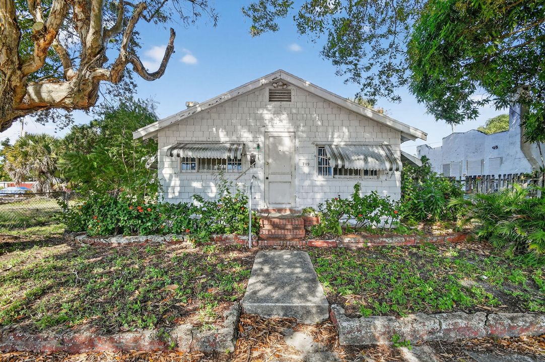 For Sale: $225,000 (3 beds, 2 baths, 1188 Square Feet)