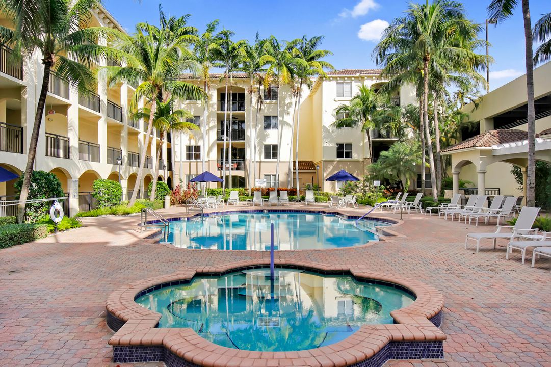 На продажу: $259,000 (2 спален, 2 ванн, 1164 Квадратных фут)