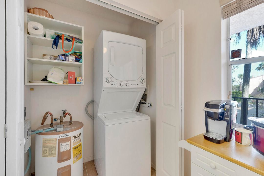 На продажу: $149,000 (2 спален, 2 ванн, 1110 Квадратных фут)