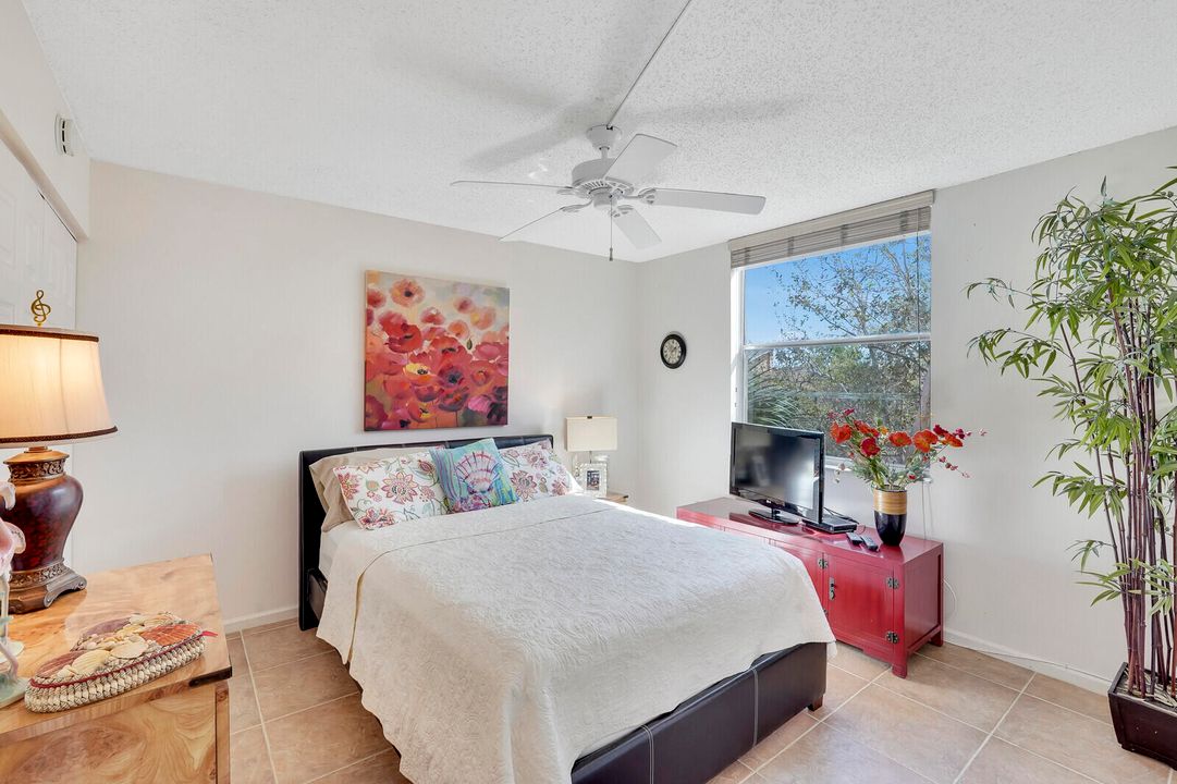 На продажу: $149,000 (2 спален, 2 ванн, 1110 Квадратных фут)