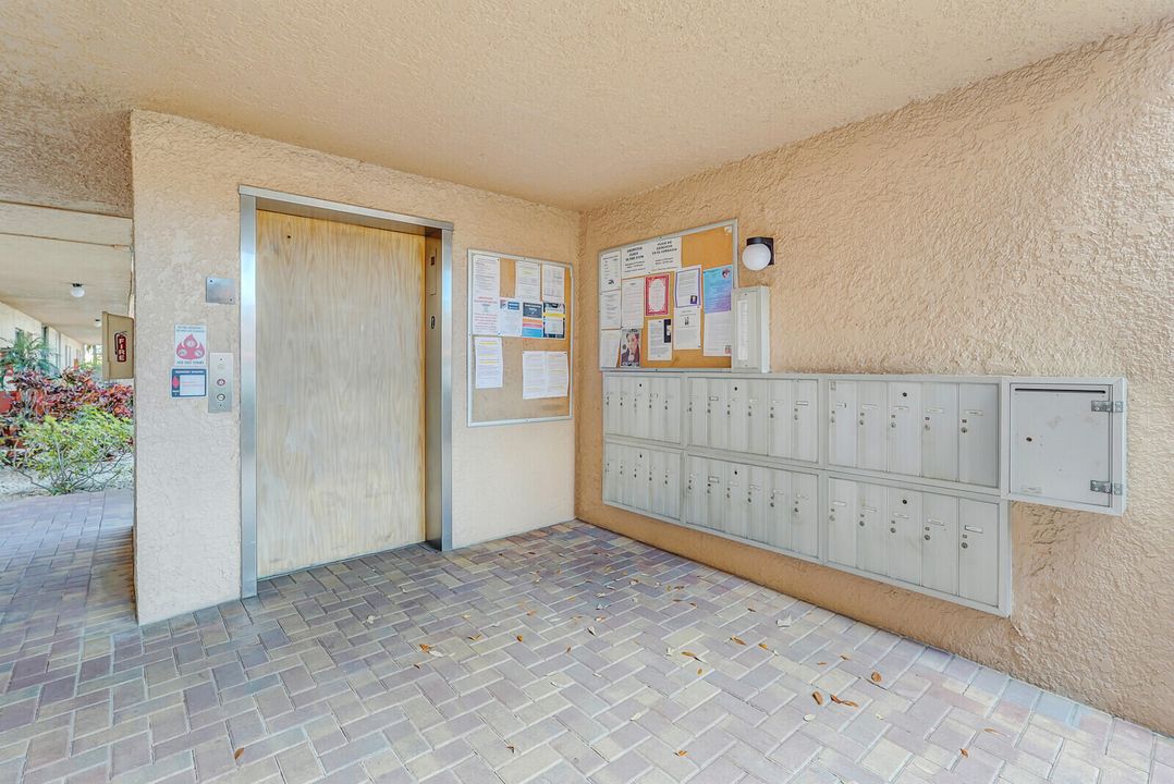 На продажу: $149,000 (2 спален, 2 ванн, 1110 Квадратных фут)