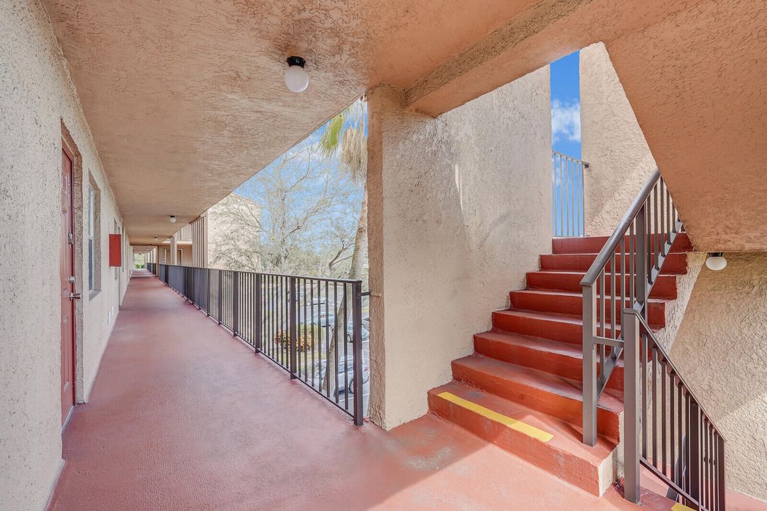 На продажу: $149,000 (2 спален, 2 ванн, 1110 Квадратных фут)