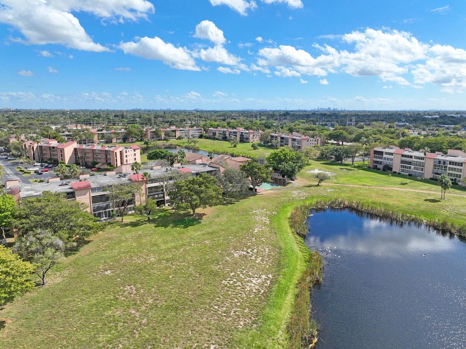 На продажу: $149,000 (2 спален, 2 ванн, 1110 Квадратных фут)