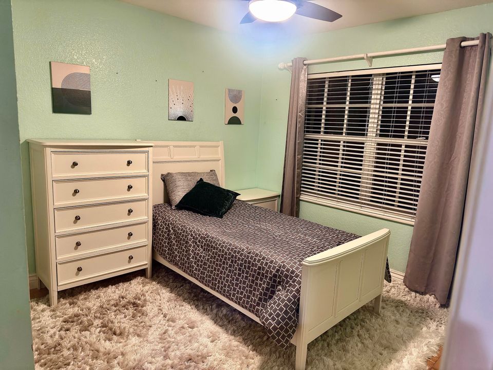 В аренду: $4,500 (4 спален, 2 ванн, 2039 Квадратных фут)